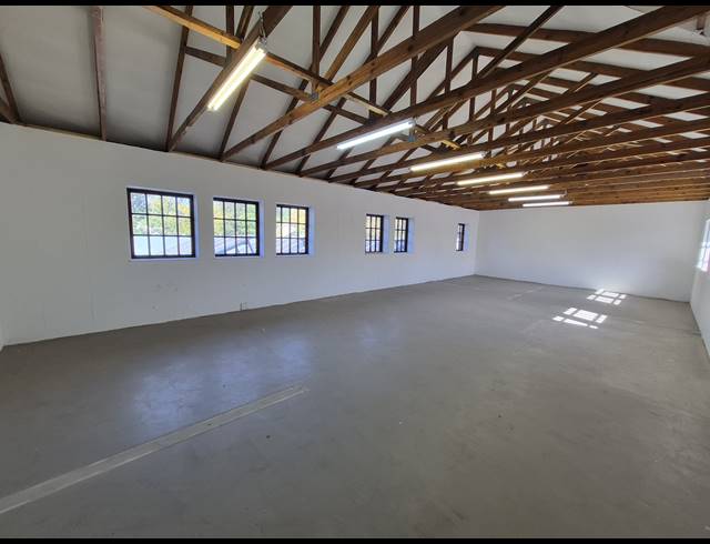 89M² OFFICE TO LET IN PARKMORE